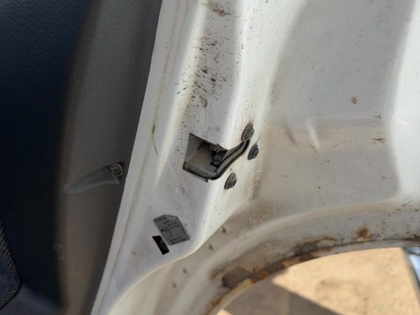 01 Cavalier Passenger Right Rear Door Latch With Rods/Cables Oem Back Sedan — photo 3