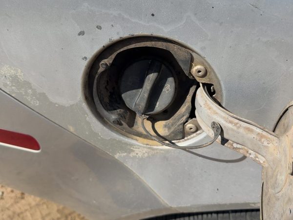 2005-2010 Chevy Cobalt Fuel Filler Neck Assembly With Gas Cap Oem Ss And Sport — photo 2