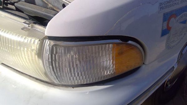 91-96 Chevy Caprice Driver Left Front Turn Signal Light Lamp Oem Fender Mounted — photo 2