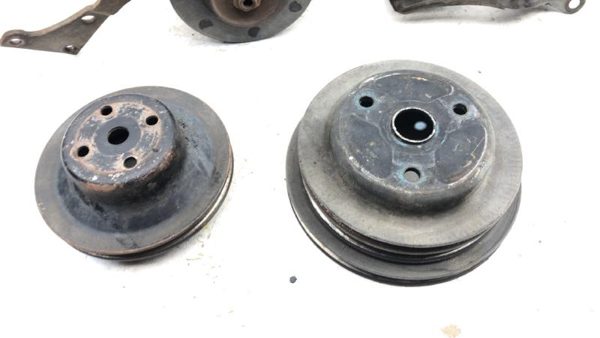 1971-1986 Chevy K10 Alternator With Mount Bracket And Pulleys Oem 5.7L J8127023 — photo 5