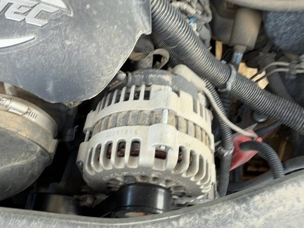 2001-2002 Chevy Suburban Alternator 5.3L 19244746 — photo 1