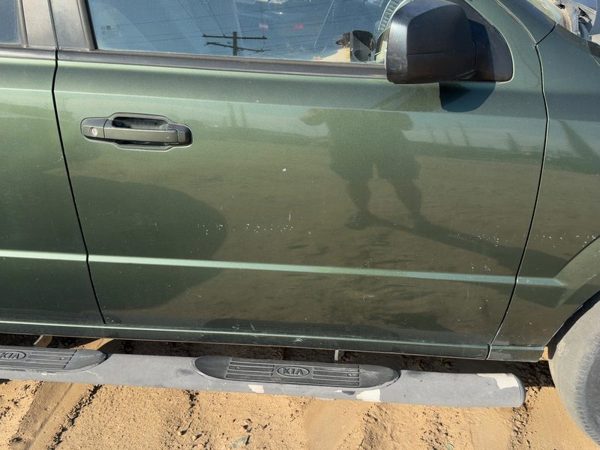 2006 Kia Sorento Front Door RH Ivy Green 3N — photo 3