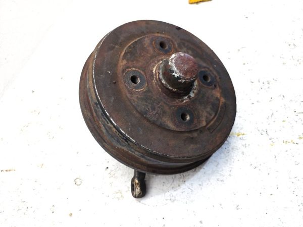 71-73 Super Beetle Passenger Right Front Spindle Steering Knuckle With Wheel Hub — photo 1