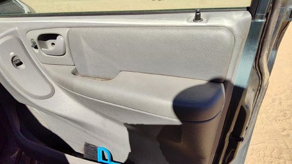 04-07 Caravan Passenger Right Front Door Trim Panel With Switches Slate Gray D5 — photo 2