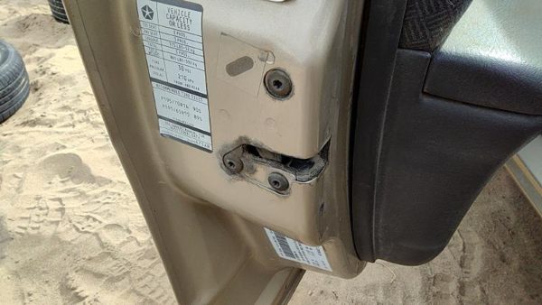 1999-2000 Dodge Stratus Driver Left Front Door Latch With Rods/Cables Oem — photo 3