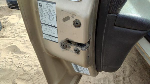1999-2000 Dodge Stratus Driver Left Front Door Latch With Rods/Cables Oem — photo 2