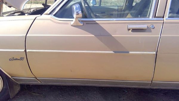 1985 Oldsmobile Delta 88 Front Door LH Gold — photo 2