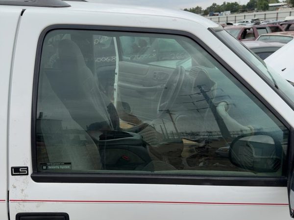 1995-2005 Chevy S10 Blazer Passenger Right Front Side Window Door Glass Oem — photo 1