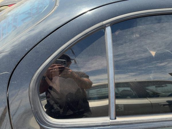 95-99 Maxima Passenger Right Rear Vent Window Back Door Glass With Frame Oem — photo 3