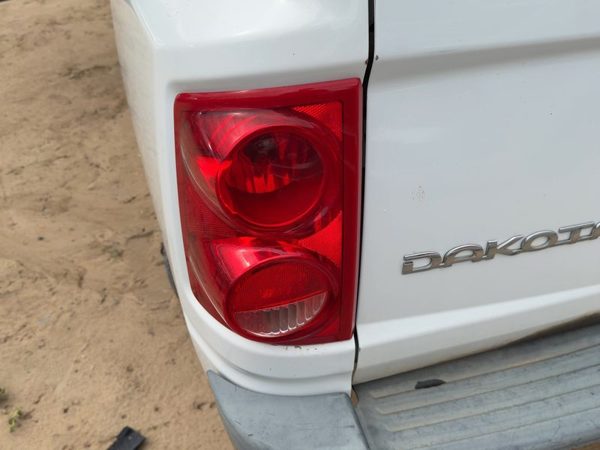2005-2011 Dodge Dakota Driver Left Tail Light Brake Lamp Oem Rear 55077605Ad — photo 1