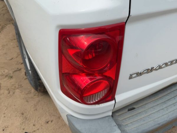 2005-2011 Dodge Dakota Driver Left Tail Light Brake Lamp Oem Rear 55077605Ad — photo 3