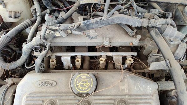 1997 Ford Escort Complete Fuel Rail With Injectors Set Loaded Oem 2.0L — photo 1
