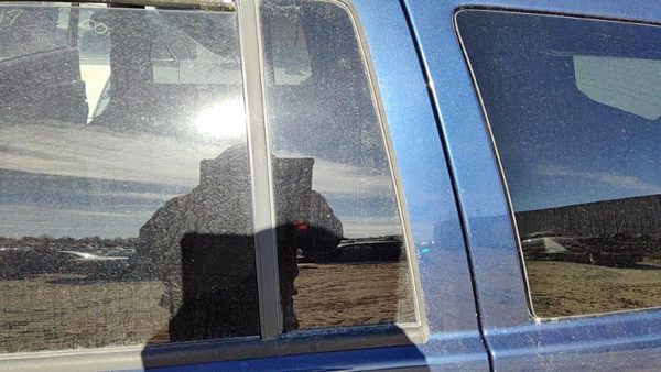 99-04 Grand Cherokee Driver Left Rear Vent Window Back Door Glass With Frame — photo 2