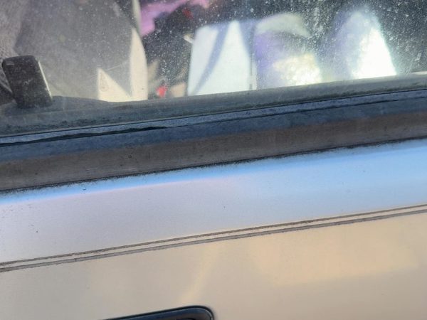 1988-1995 Isuzu Pup Passenger Right Front Belt Moulding From Door Oem — photo 3