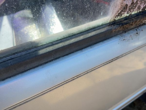 1988-1995 Isuzu Pup Passenger Right Front Belt Moulding From Door Oem — photo 4