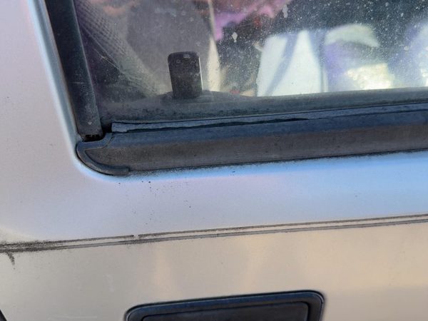 1988-1995 Isuzu Pup Passenger Right Front Belt Moulding From Door Oem — photo 6
