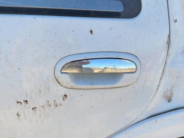 1998 Lincoln Navigator Outside Door Handle LH Oxford White Yz — photo 1