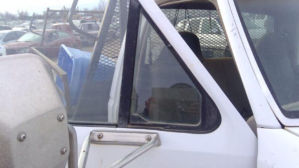 92-97 Ford F450 Passenger Right Front Vent Window Small Door Glass With Frame — photo 1