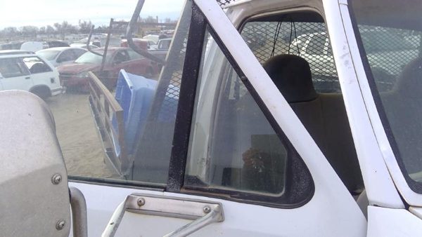 92-97 Ford F450 Passenger Right Front Vent Window Small Door Glass With Frame — photo 3