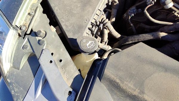 2005-2008 Cadillac Sts Windshield Washer Fluid Reservoir With Pump Wiper Tank — photo 1