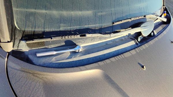 04-11 Mitsubishi Endeavor Windshield Wiper Cowl Vent Trim Panel Oem Cover — photo 3