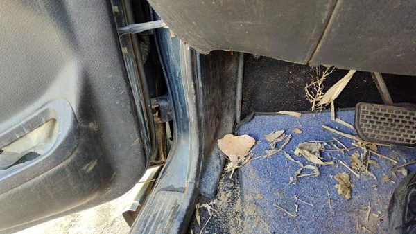1997-1998 Suzuki Sidekick Driver Left Lower Kick Trim Panel Oem Gray Gri — photo 4