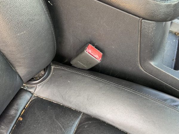06-07 Fivehundred Passenger Right Front Seat Belt Buckle Receiver Oem Black Hw — photo 1
