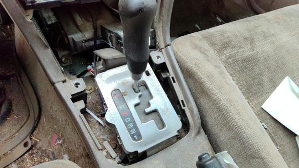 04 Legacy Outback Floor Shifter Lever Assembly Shift Unit Automatic Transmission — photo 2