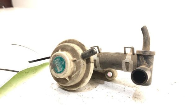 1986 Honda Civic Vacuum Valve With Hose Fitting Elbow Oem 135200-0600 — photo 3