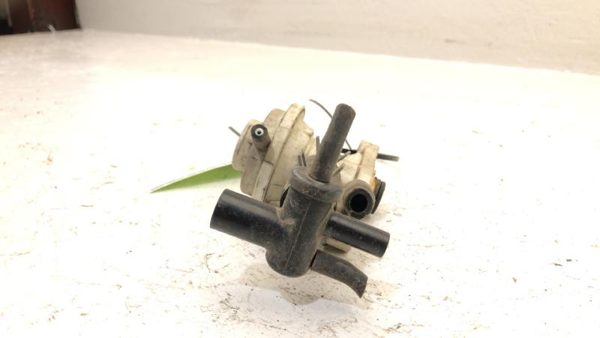 1986 Honda Civic Vacuum Valve With Hose Fitting Elbow Oem 135200-0600 — photo 5