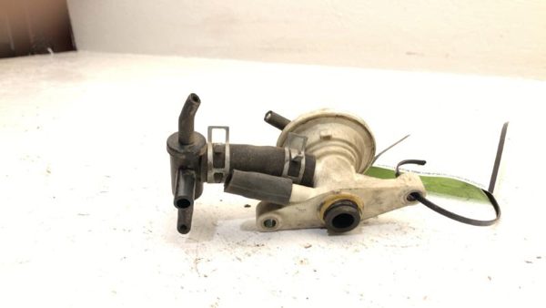 1986 Honda Civic Vacuum Valve With Hose Fitting Elbow Oem 135200-0600 — photo 1