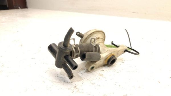 1986 Honda Civic Vacuum Valve With Hose Fitting Elbow Oem 135200-0600 — photo 6