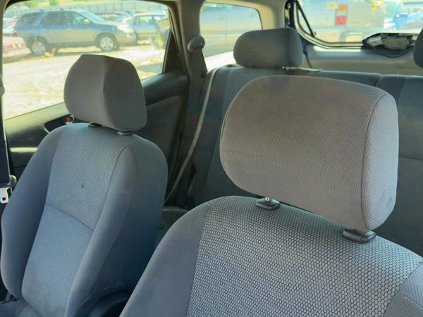 2005-2008 Toyota Matrix Xr Pair Of Front Headrests Oem Left Right Set Seat — photo 2