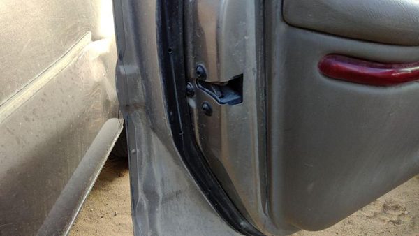 1997-2004 Buick Century Driver Left Front Door Latch With Rods/Cables Oem — photo 1