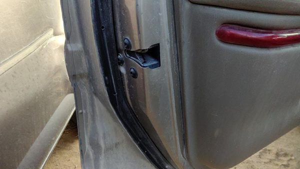 1997-2004 Buick Century Driver Left Front Door Latch With Rods/Cables Oem — photo 4