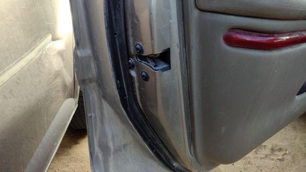 1997-2004 Buick Century Driver Left Front Door Latch With Rods/Cables Oem — photo 3