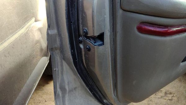 1997-2004 Buick Century Driver Left Front Door Latch With Rods/Cables Oem — photo 2