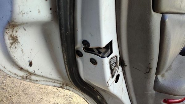 1997-2005 Buick Century Driver Left Rear Door Latch With Rods/Cables Oem Back — photo 2
