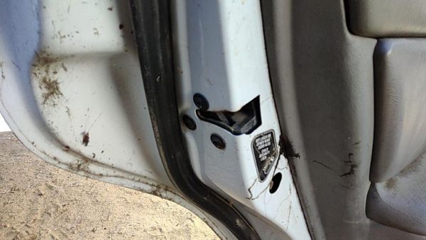 1997-2005 Buick Century Driver Left Rear Door Latch With Rods/Cables Oem Back — photo 3