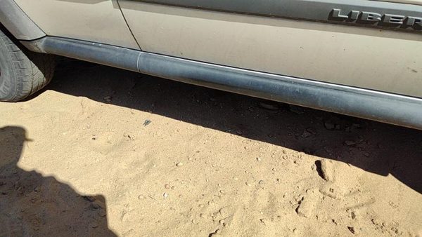 2005-2007 Jeep Liberty Passenger Right Lower Rocker Moulding Oem Side Skirt — photo 4
