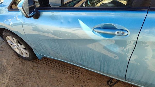 2015 Nissan Versa Front Door LH Blue Rbe — photo 2