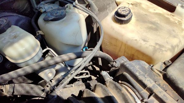 97-05 Buick Park Ave Windshield Washer Fluid Reservoir With Pump Oem Wiper Tank — photo 3