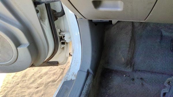2002-2006 Nissan Altima Driver Left Lower Kick Trim Panel Oem Frost K — photo 2