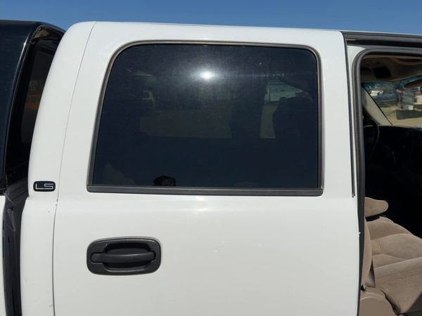 2005 Chevy Silverado 2500 Rear Door RH White 50U — photo 2