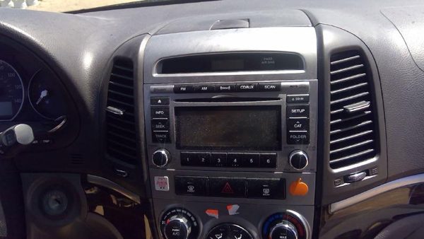 2010-2012 Hyundai Santa Fe Trim Bezel Around Radio Surround Dash Panel Gray Ras — photo 3