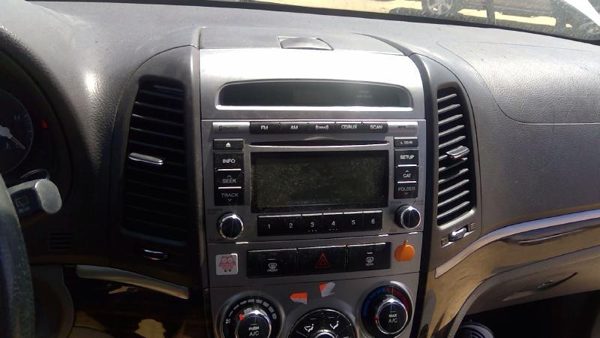 2010-2012 Hyundai Santa Fe Trim Bezel Around Radio Surround Dash Panel Gray Ras — photo 2