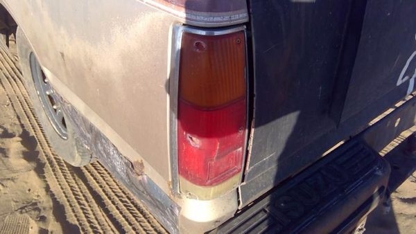 1981-1987 Isuzu Pup Pickup Driver Left Tail Light Brake Lamp Oem Rear 94218842 — photo 1