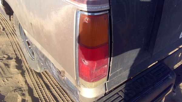 1981-1987 Isuzu Pup Pickup Driver Left Tail Light Brake Lamp Oem Rear 94218842 — photo 2