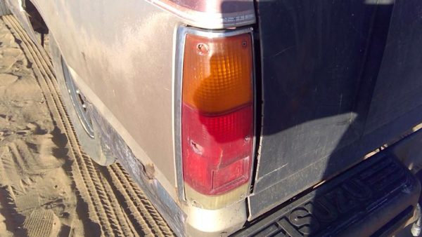 1981-1987 Isuzu Pup Pickup Driver Left Tail Light Brake Lamp Oem Rear 94218842 — photo 4