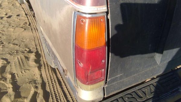 1981-1987 Isuzu Pup Pickup Driver Left Tail Light Brake Lamp Oem Rear 94218842 — photo 7